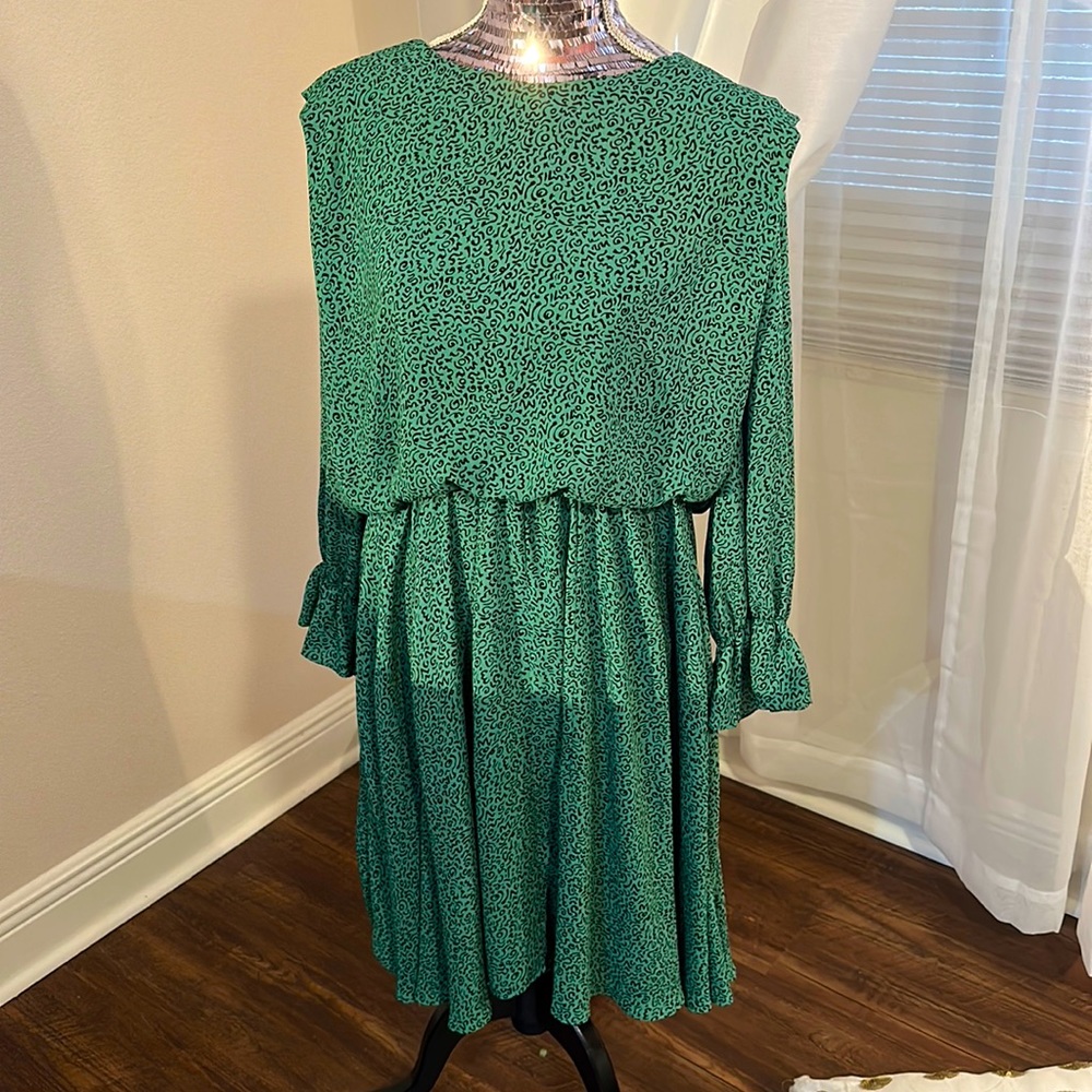 TAHARI squiggle print dress SZ M